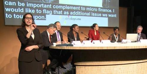 A person using sign language to interpret a news conference 